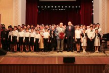 Юбилей школы отметили в Баку праздничным концертом (ФОТО)