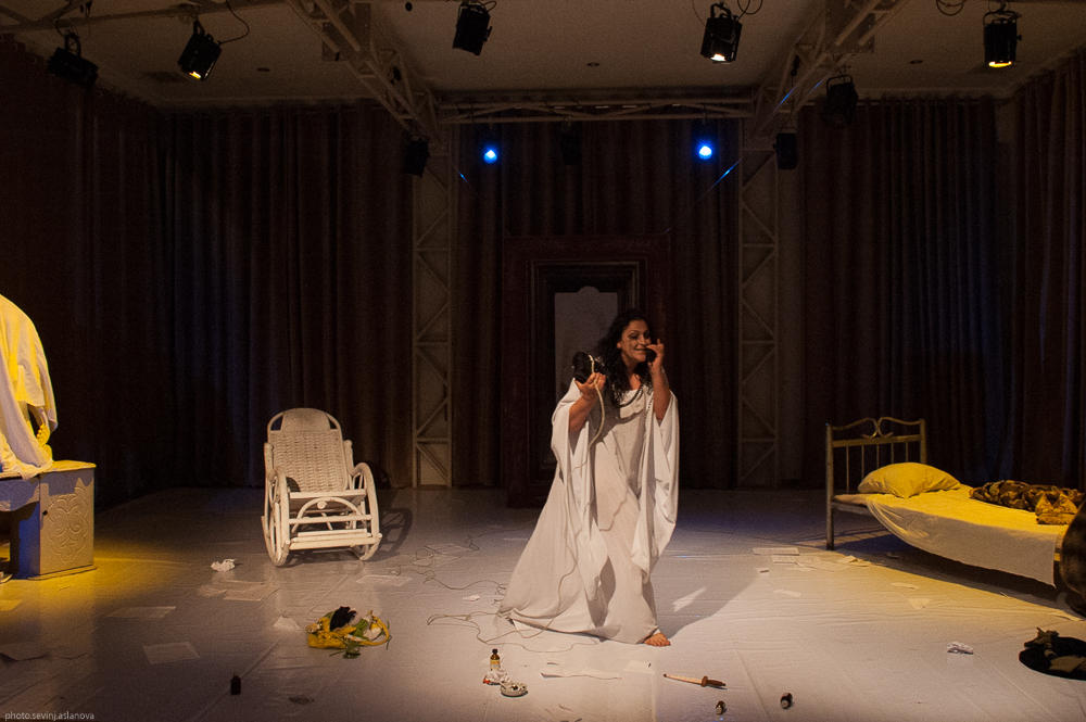 Голос одинокой азербайджанской актрисы: Еще можно жить, можно дышать! (ФОТО)