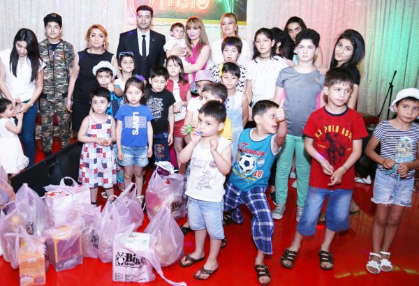 В Баку прошел вечер "Подари детям радость" с участием звезд эстрады (ФОТО)