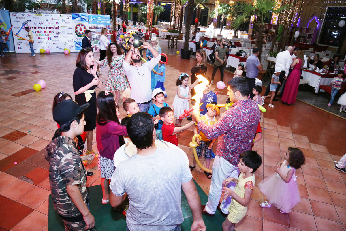 В Баку прошел вечер "Подари детям радость" с участием звезд эстрады (ФОТО)