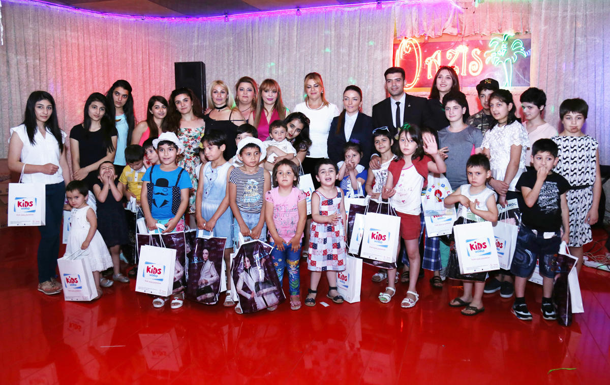 В Баку прошел вечер "Подари детям радость" с участием звезд эстрады (ФОТО)