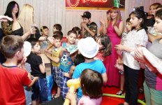 В Баку прошел вечер "Подари детям радость" с участием звезд эстрады (ФОТО)