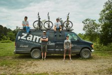 Чешские экстремалы-велобайкеры покорили горы Азербайджана (ФОТО)