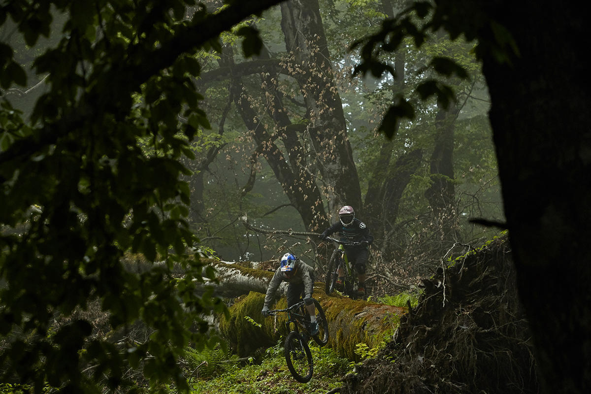 Чешские экстремалы-велобайкеры покорили горы Азербайджана (ФОТО)