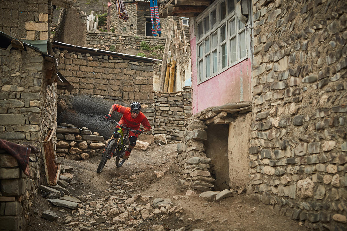Чешские экстремалы-велобайкеры покорили горы Азербайджана (ФОТО)