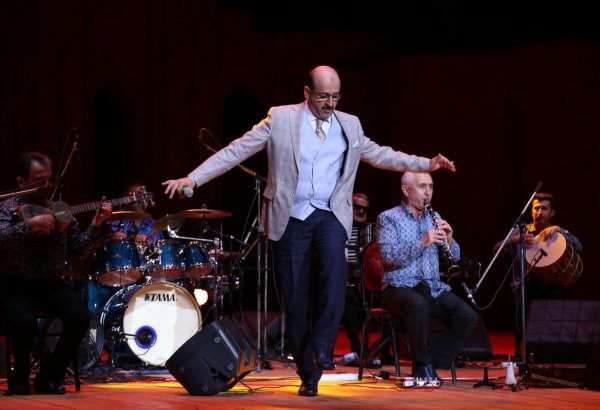 Холодное лето в Баку, или Горячий концерт Эюба Ягубова (ФОТО)