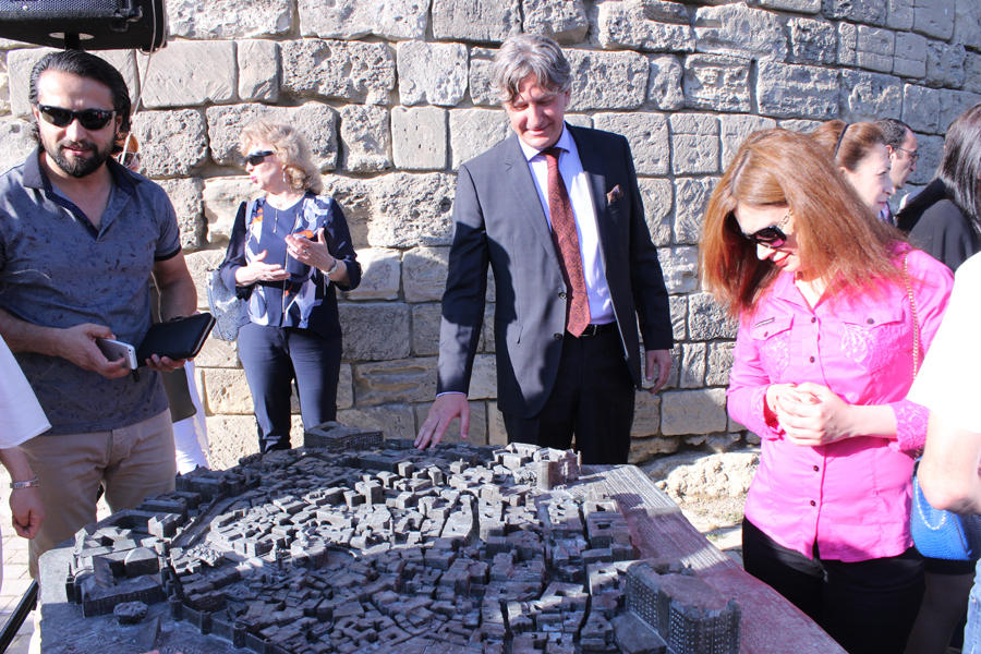 В Баку представлен уникальный проект – макет Ичери шехер в бронзе для слепых (ФОТО)