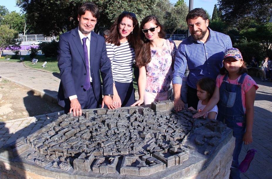 В Баку представлен уникальный проект – макет Ичери шехер в бронзе для слепых (ФОТО)