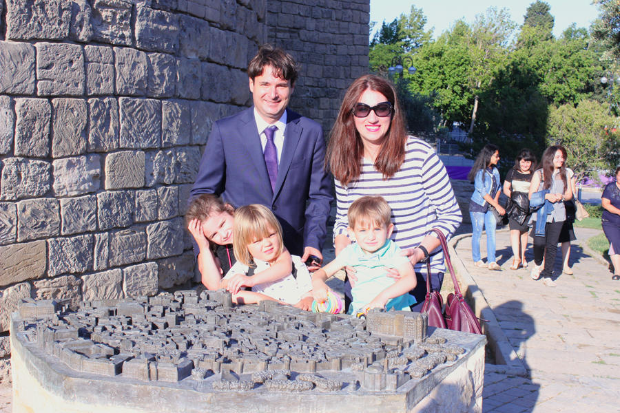 В Баку представлен уникальный проект – макет Ичери шехер в бронзе для слепых (ФОТО)