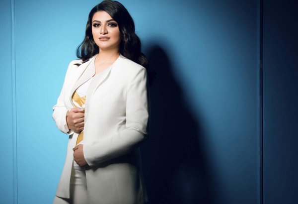 Певица из Турции проведет в Баку конкурс среди супермам (ФОТО, АУДИО)