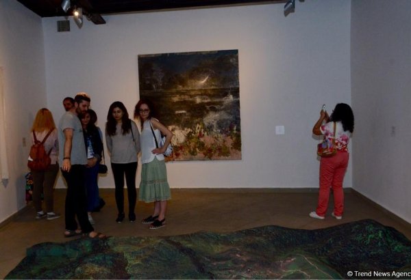 В Yay Gallery открылась выставка "Между морем и горами" (ФОТО)