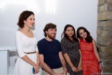 В Yay Gallery открылась выставка "Между морем и горами" (ФОТО)