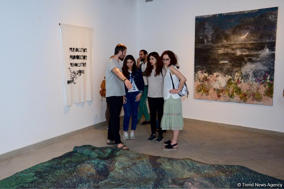 В Yay Gallery открылась выставка "Между морем и горами" (ФОТО)