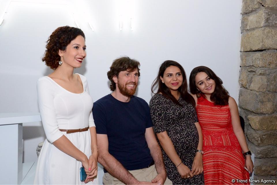 В Yay Gallery открылась выставка "Между морем и горами" (ФОТО)