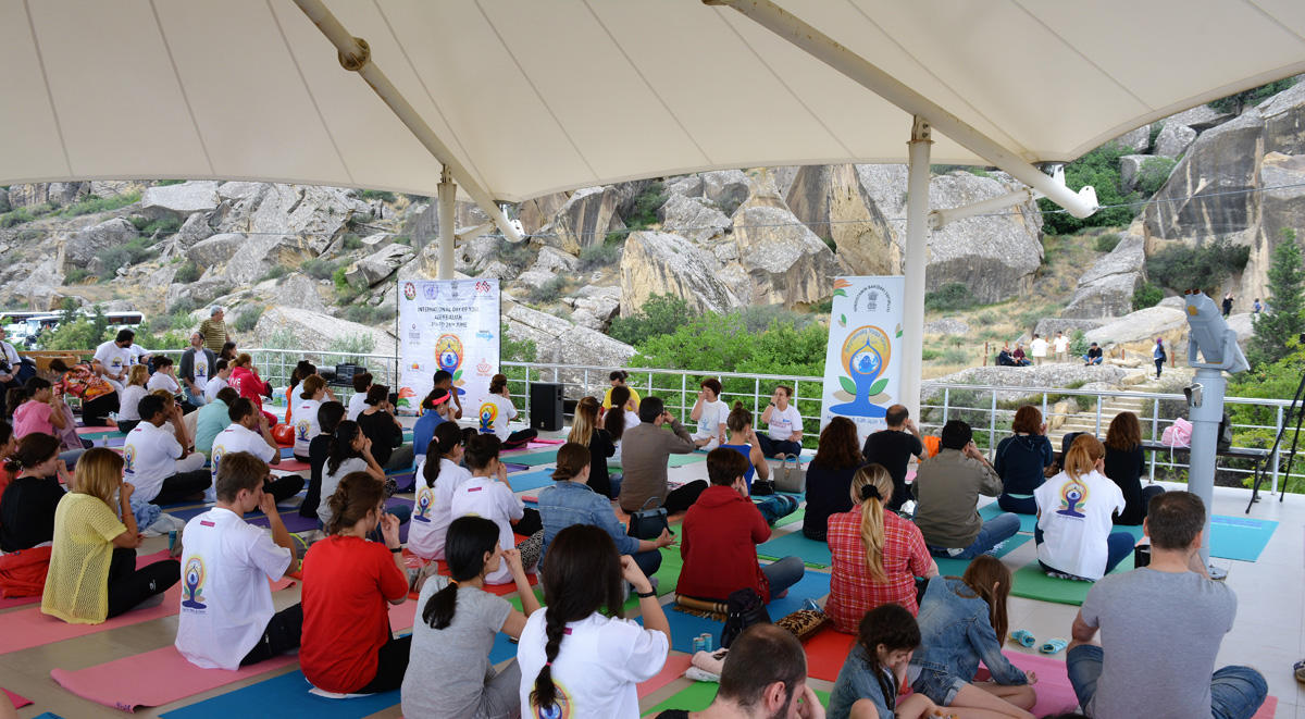 В Азербайджане проходит Неделя йоги  (ФОТО)