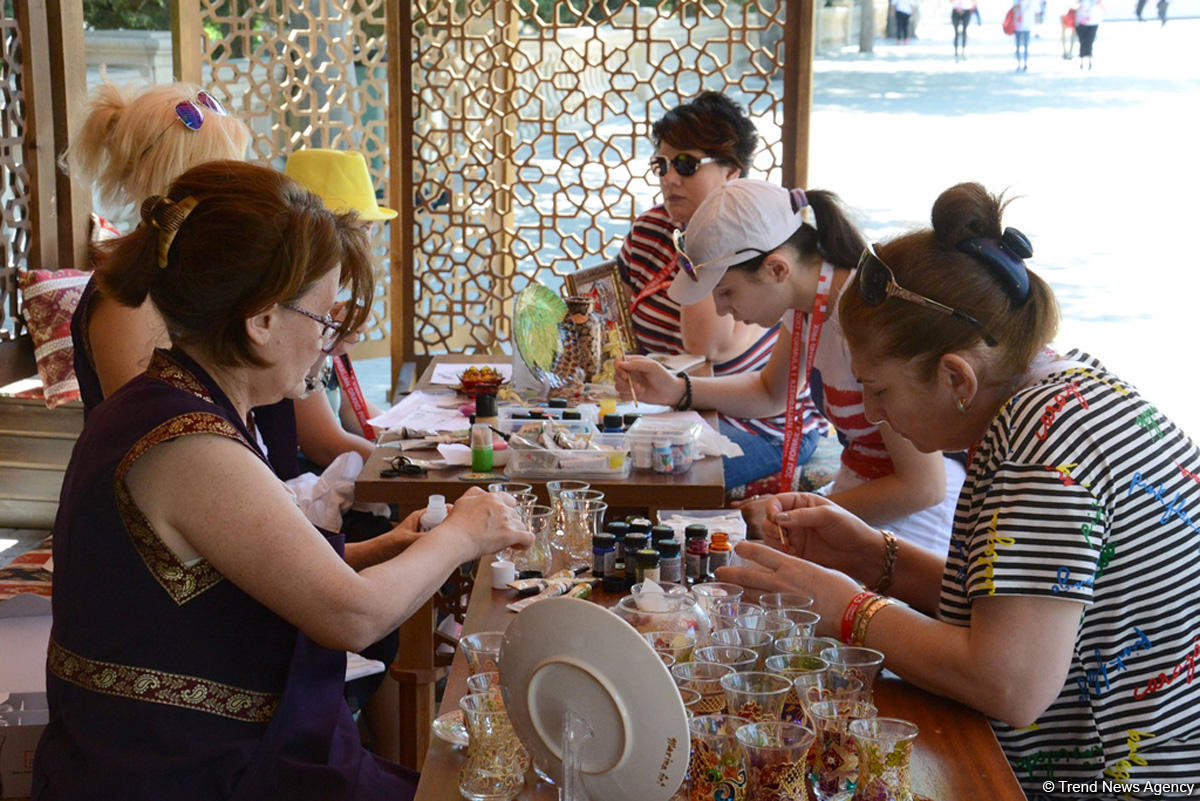 В развлекательной зоне F1 Village в Баку (Фотосессия)