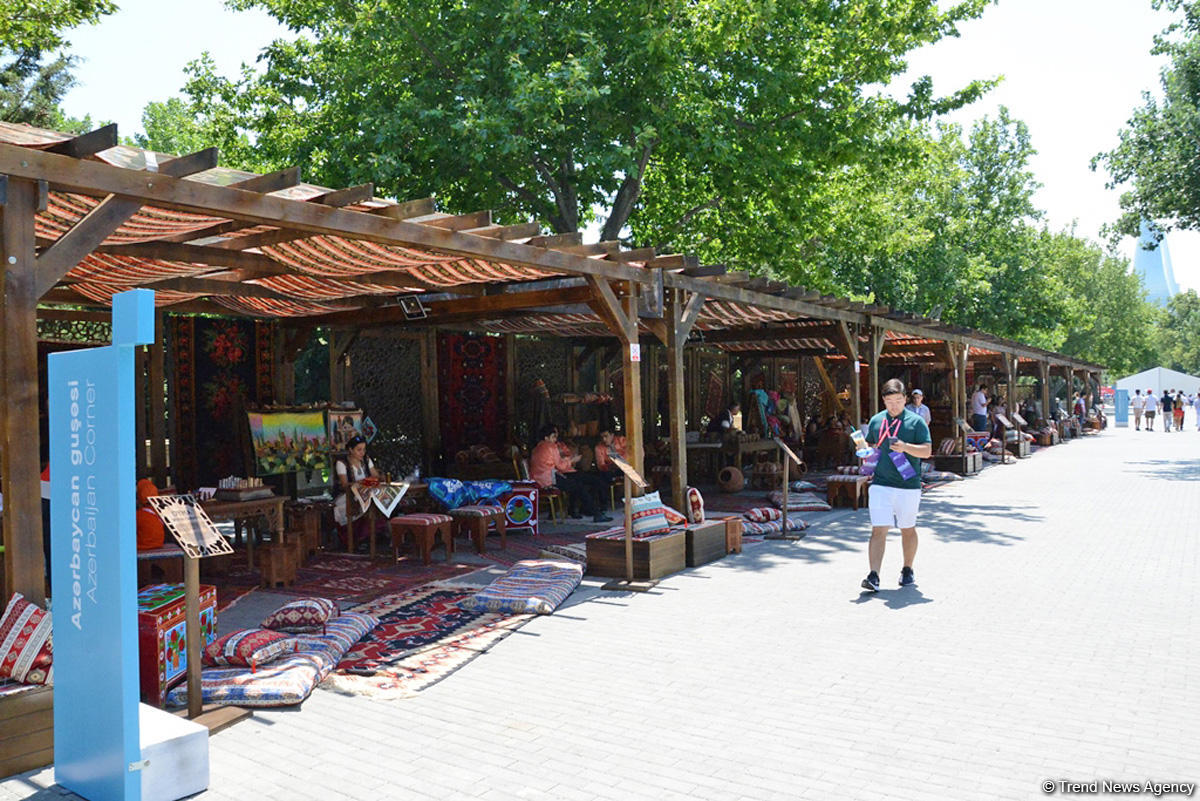 В развлекательной зоне F1 Village в Баку (Фотосессия)