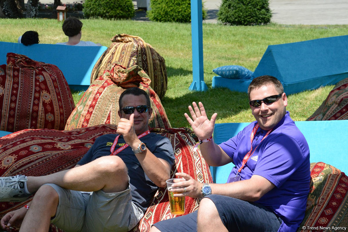 В развлекательной зоне F1 Village в Баку (Фотосессия)