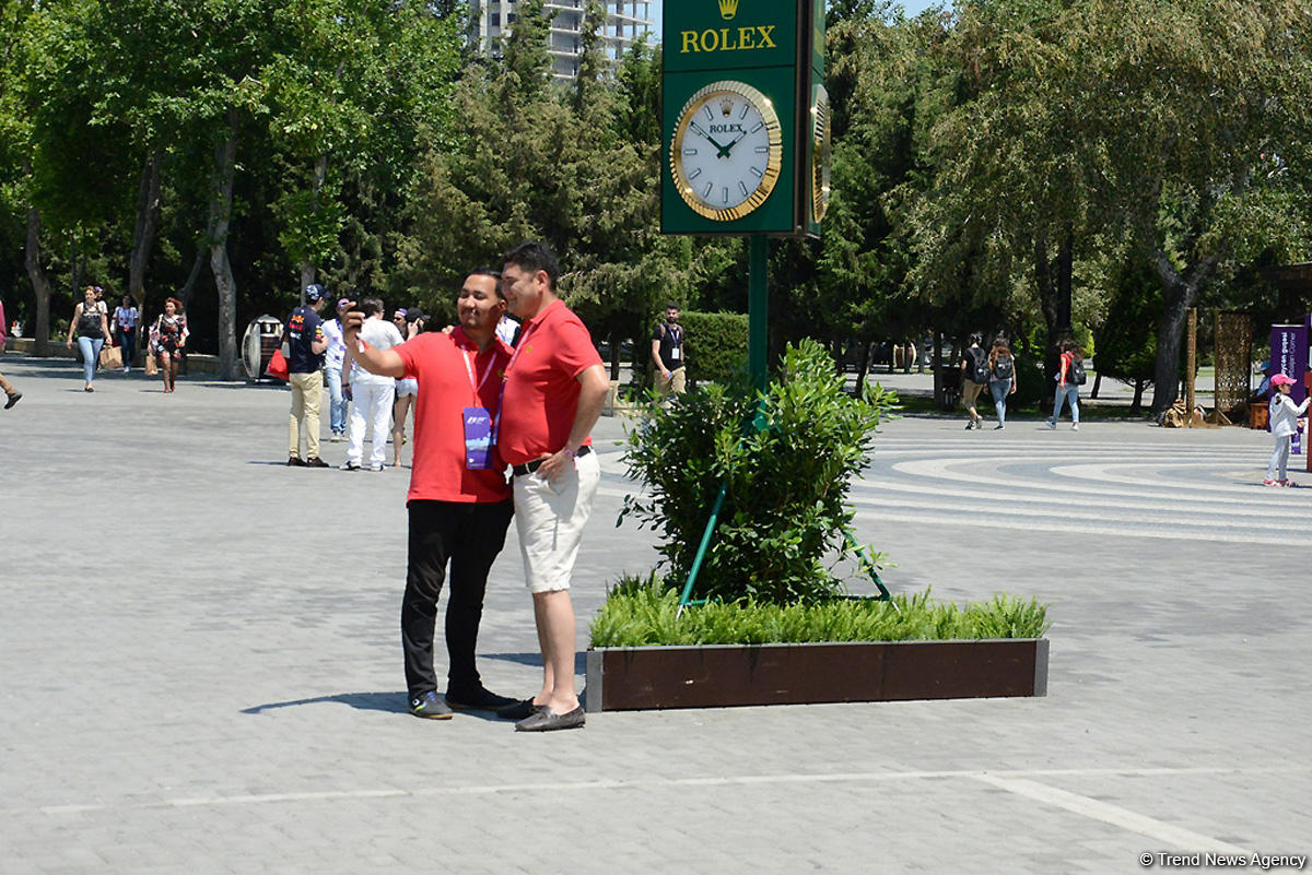 В развлекательной зоне F1 Village в Баку (Фотосессия)