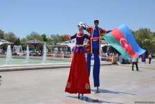 В развлекательной зоне F1 Village в Баку проходит автограф-сессия пилотов Формулы-1 (ФОТО)