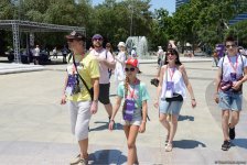 В развлекательной зоне F1 Village в Баку проходит автограф-сессия пилотов Формулы-1 (ФОТО)