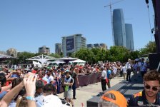 В развлекательной зоне F1 Village в Баку проходит автограф-сессия пилотов Формулы-1 (ФОТО)