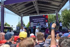 В развлекательной зоне F1 Village в Баку проходит автограф-сессия пилотов Формулы-1 (ФОТО)