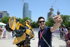 В развлекательной зоне F1 Village в Баку проходит автограф-сессия пилотов Формулы 1 (ФОТОСЕССИЯ)