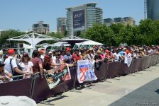 В развлекательной зоне F1 Village в Баку проходит автограф-сессия пилотов Формулы 1 (ФОТОСЕССИЯ)