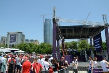 В развлекательной зоне F1 Village в Баку проходит автограф-сессия пилотов Формулы 1 (ФОТОСЕССИЯ)