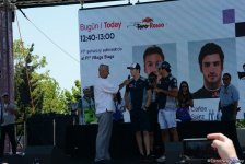 В развлекательной зоне F1 Village в Баку проходит автограф-сессия пилотов Формулы 1 (ФОТОСЕССИЯ)