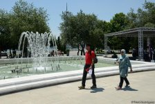 В развлекательной зоне F1 Village в Баку проходит автограф-сессия пилотов Формулы 1 (ФОТОСЕССИЯ)