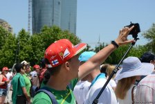 В развлекательной зоне F1 Village в Баку проходит автограф-сессия пилотов Формулы 1 (ФОТОСЕССИЯ)