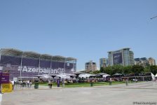 В развлекательной зоне F1 Village в Баку проходит автограф-сессия пилотов Формулы 1 (ФОТОСЕССИЯ)