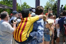 В развлекательной зоне F1 Village в Баку проходит автограф-сессия пилотов Формулы 1 (ФОТОСЕССИЯ)