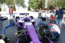 В развлекательной зоне F1 Village в Баку проходит автограф-сессия пилотов Формулы 1 (ФОТОСЕССИЯ)