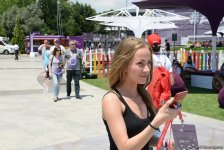 В развлекательной зоне F1 Village в Баку проходит автограф-сессия пилотов Формулы 1 (ФОТОСЕССИЯ)