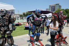 В развлекательной зоне F1 Village в Баку проходит автограф-сессия пилотов Формулы 1 (ФОТОСЕССИЯ)