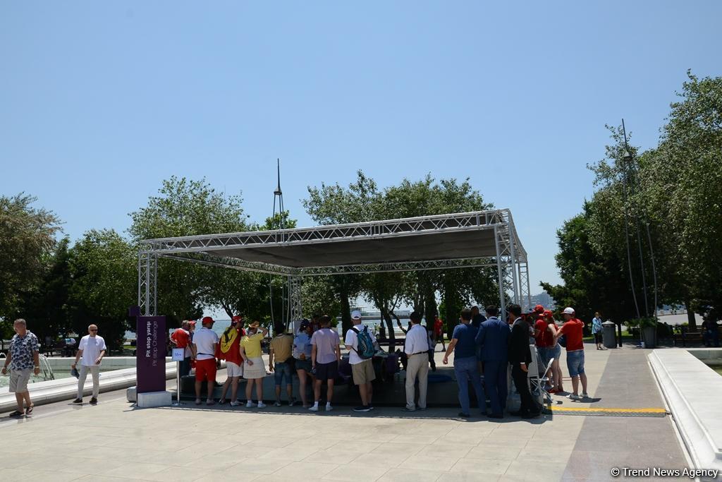 В развлекательной зоне F1 Village в Баку проходит автограф-сессия пилотов Формулы 1 (ФОТОСЕССИЯ)