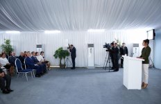 Первый вице-президент Азербайджана Мехрибан Алиева приняла участие в церемонии выдачи новых квартир семьям вынужденных переселенцев (ФОТО)