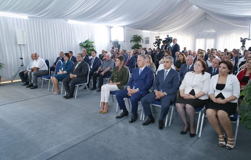 Первый вице-президент Азербайджана Мехрибан Алиева приняла участие в церемонии выдачи новых квартир семьям вынужденных переселенцев (ФОТО)