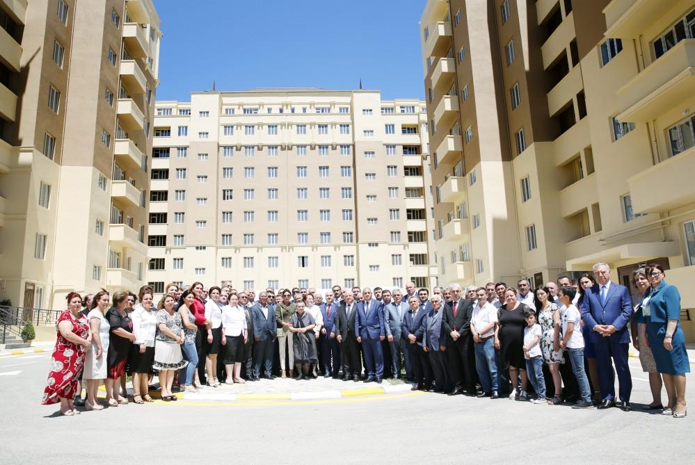 Первый вице-президент Азербайджана Мехрибан Алиева приняла участие в церемонии выдачи новых квартир семьям вынужденных переселенцев (ФОТО)