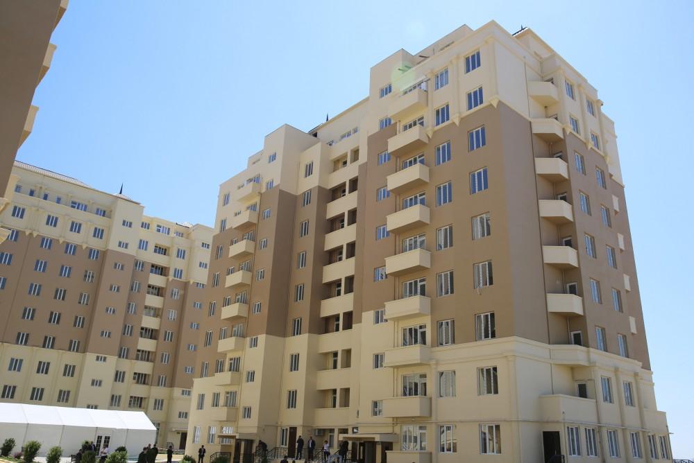 Первый вице-президент Азербайджана Мехрибан Алиева приняла участие в церемонии выдачи новых квартир семьям вынужденных переселенцев (ФОТО)