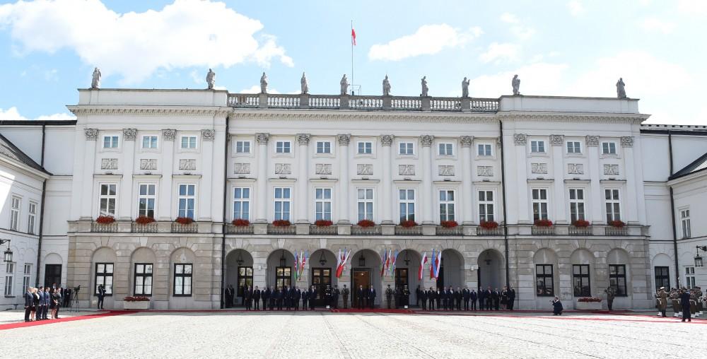 В Варшаве состоялась церемония официальной встречи Президента Азербайджана Ильхама Алиева (ФОТО)