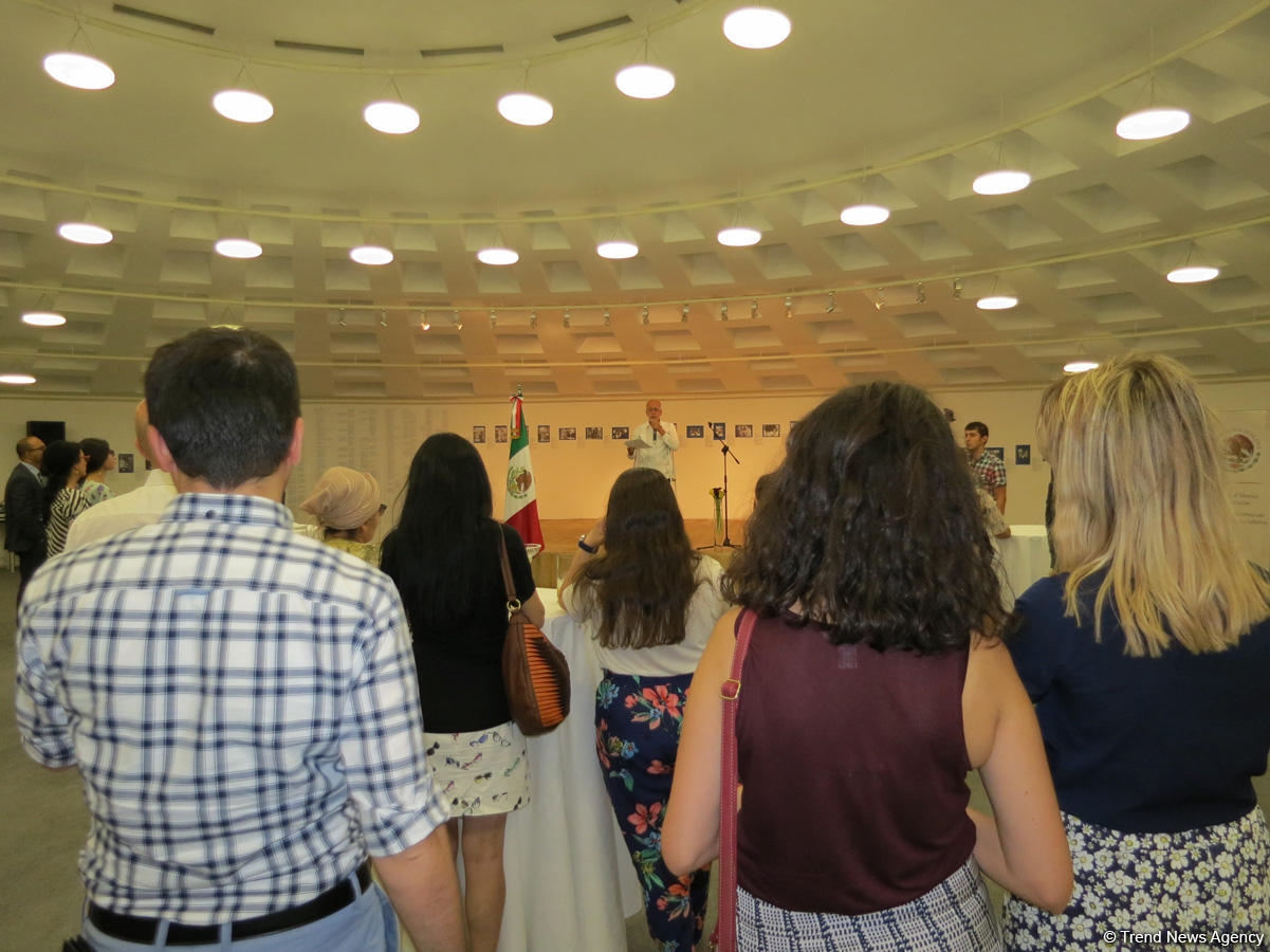 В Баку прошла фотовыставка, посвященная Фриде Кало и Диего Ривере (ФОТО)