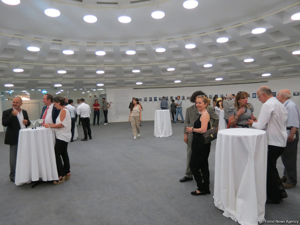 В Баку прошла фотовыставка, посвященная Фриде Кало и Диего Ривере (ФОТО)