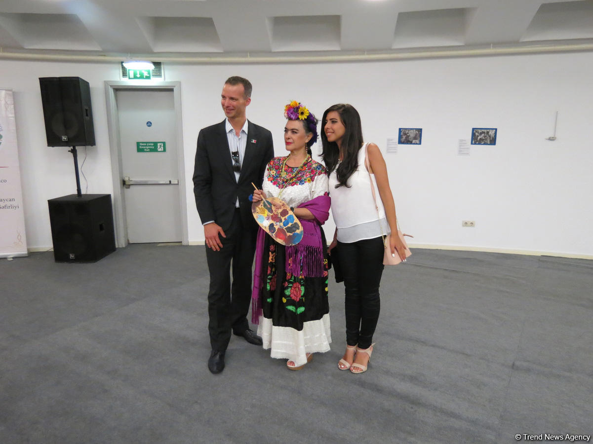 В Баку прошла фотовыставка, посвященная Фриде Кало и Диего Ривере (ФОТО)