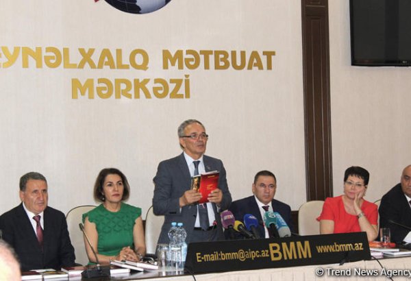 В Баку состоялась презентация книг «Их лишили Родины» и «Кровавая память истории» (ФОТО)