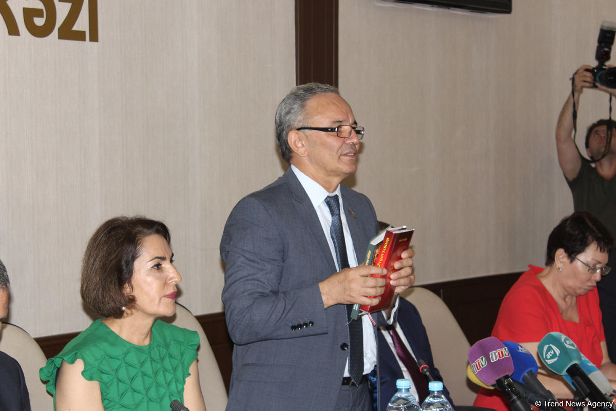 В Баку состоялась презентация книг «Их лишили Родины» и «Кровавая память истории» (ФОТО)