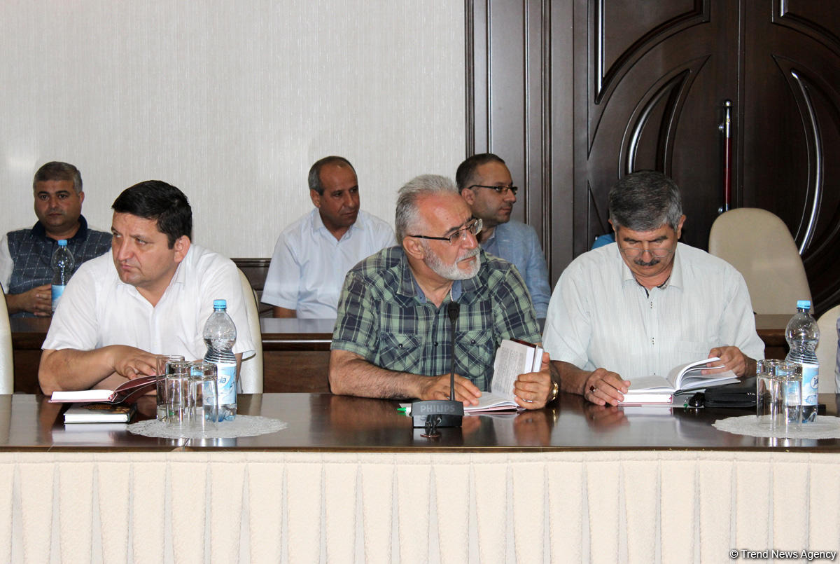 В Баку состоялась презентация книг «Их лишили Родины» и «Кровавая память истории» (ФОТО)